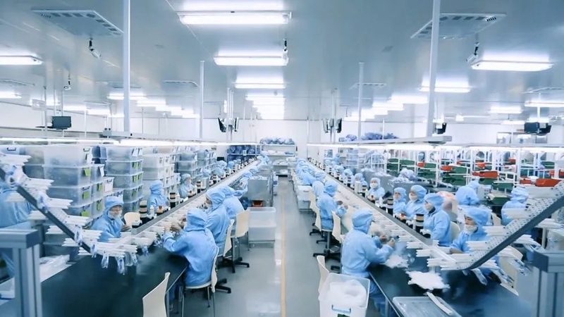 护理床作为医疗机构中常用的医疗器械，其安全性至关重要。护理床的基本安全要求包括：